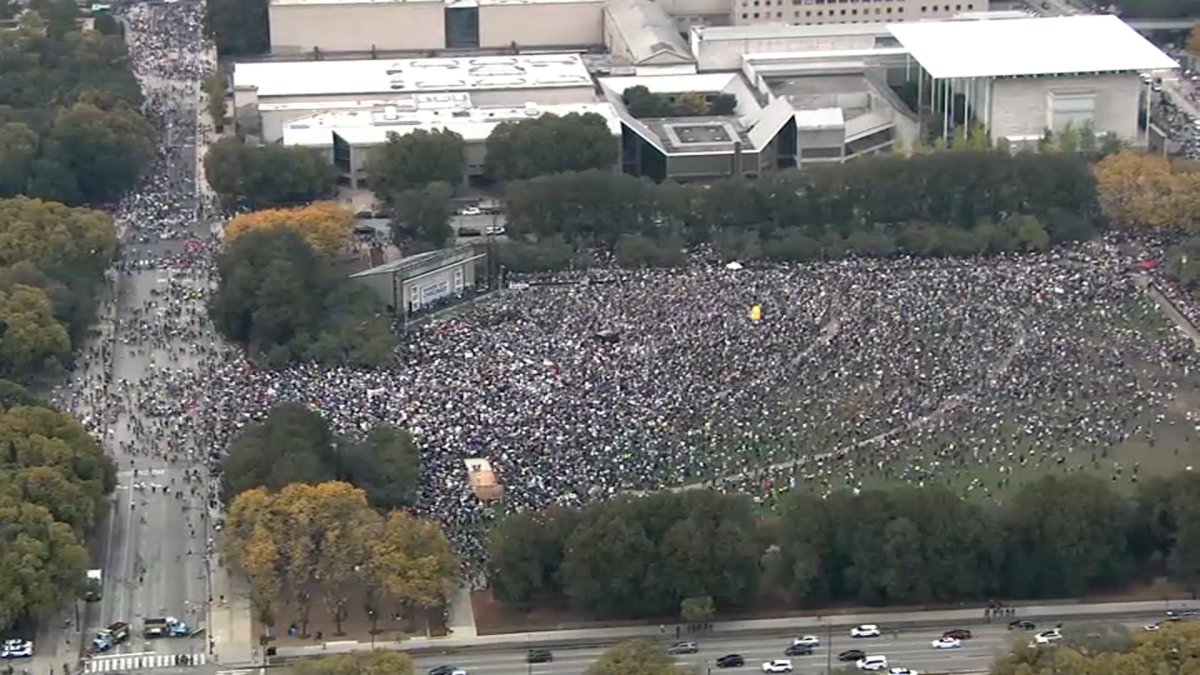 Chicago No Kings Protest: Riot at ICE Facility Unfolds